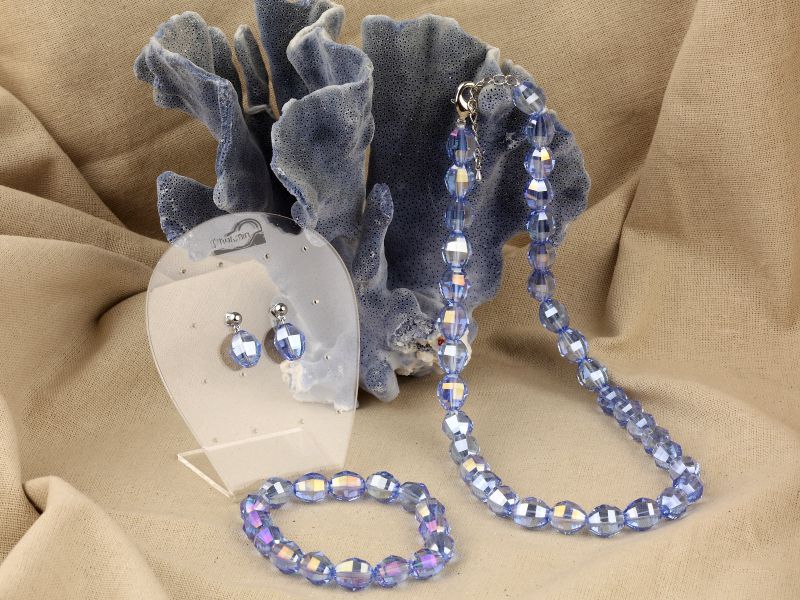 SET OF NECKLACE, BRACELET AND EARRINGS